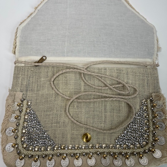 Handmade in India burlap clutch with sequins - Picture 15 of 16